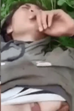 Bokep Indo – Akibat Bucin, Diewe Di Semak-semak Nurut Ajah