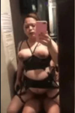 Bokep Indo – Ngewe Tante Toge di Depan Cermin